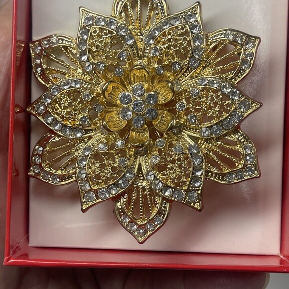 Jaclyn Smith Gold Tone Rhinestone Large Flower Brooch - Picture 7 of 8